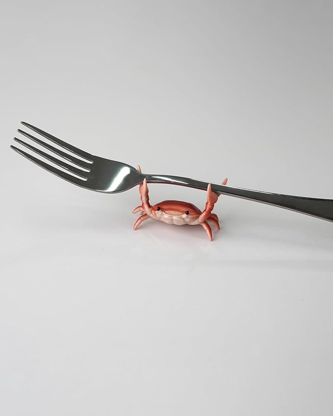 Crab pen holder for desk